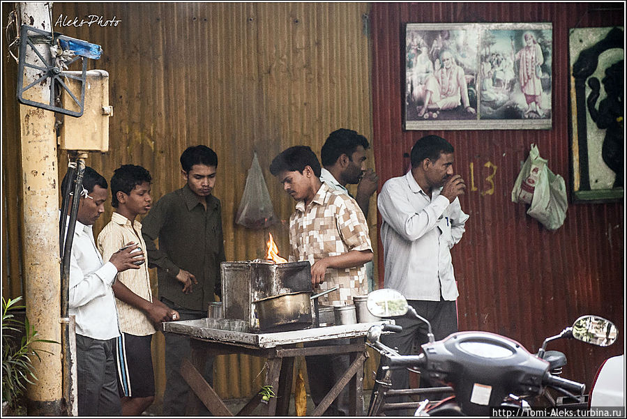 Кто-то еще перекусывает...
*