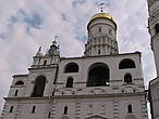 Кремль. Часть колокольни Ивана Великого. 34 колокола на ней.
