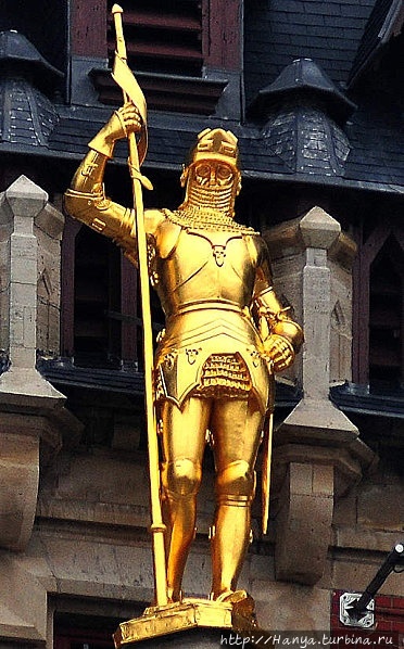 Рыцарь (герцог Франсуа де Гиз) на часовой башне Ратуши в Кале. Фото из интернета Кале, Франция