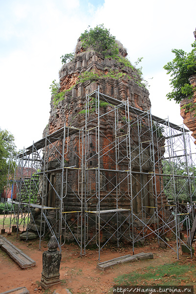 Храм Лолей. Северо-восточная башня. Фото из интернета Ангкор (столица государства кхмеров), Камбоджа