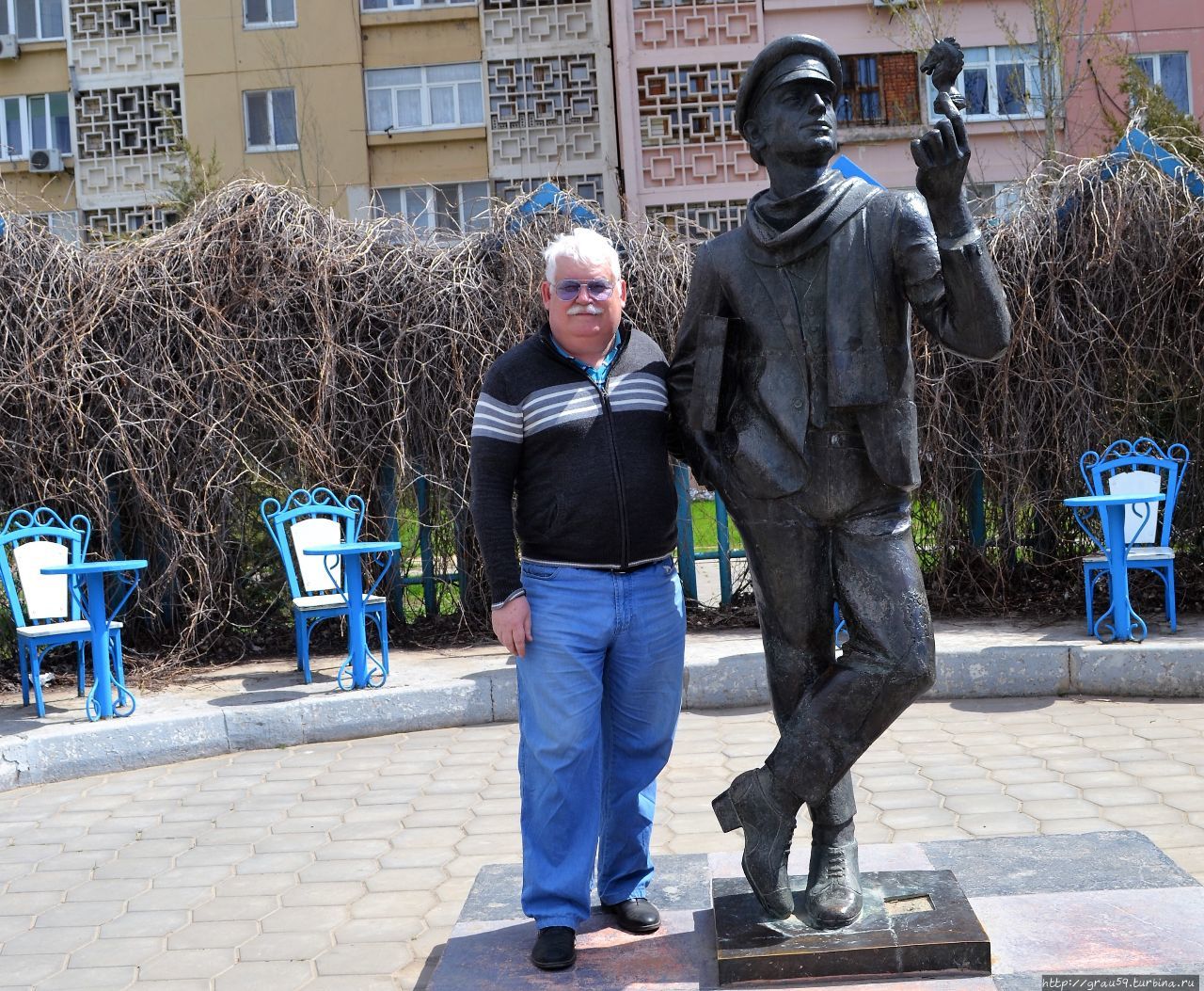 памятник бендеру в санкт петербурге