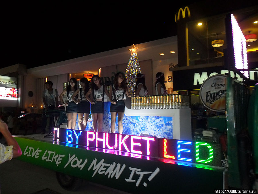 Карнавал вечером на Патонге Пхукет, Таиланд
