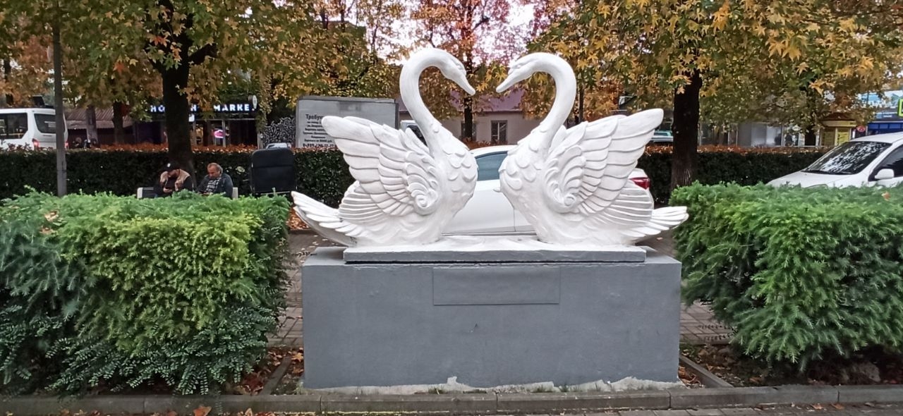 Скульптура «Лебединая верность» Адлер, Россия