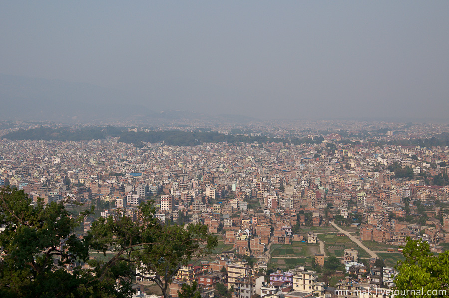 Поражает плотность застройки, ведь все дома как на подбор, в основном, не выше 3-4 этажей. Катманду, Непал