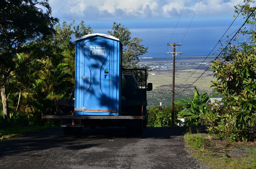 Просто забавно — туалет случайно попался, я хотел снять вид с круговой дороги, которая проходит на довольно большой высоте Остров Гавайи, CША