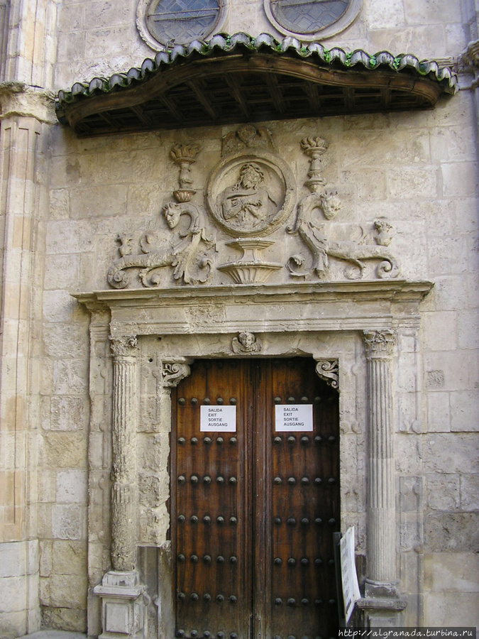 Деталь бокового портала кафедрального собора Гранада, Испания