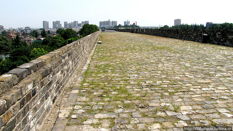 Стена уходящая вдаль Нанкин, Китай