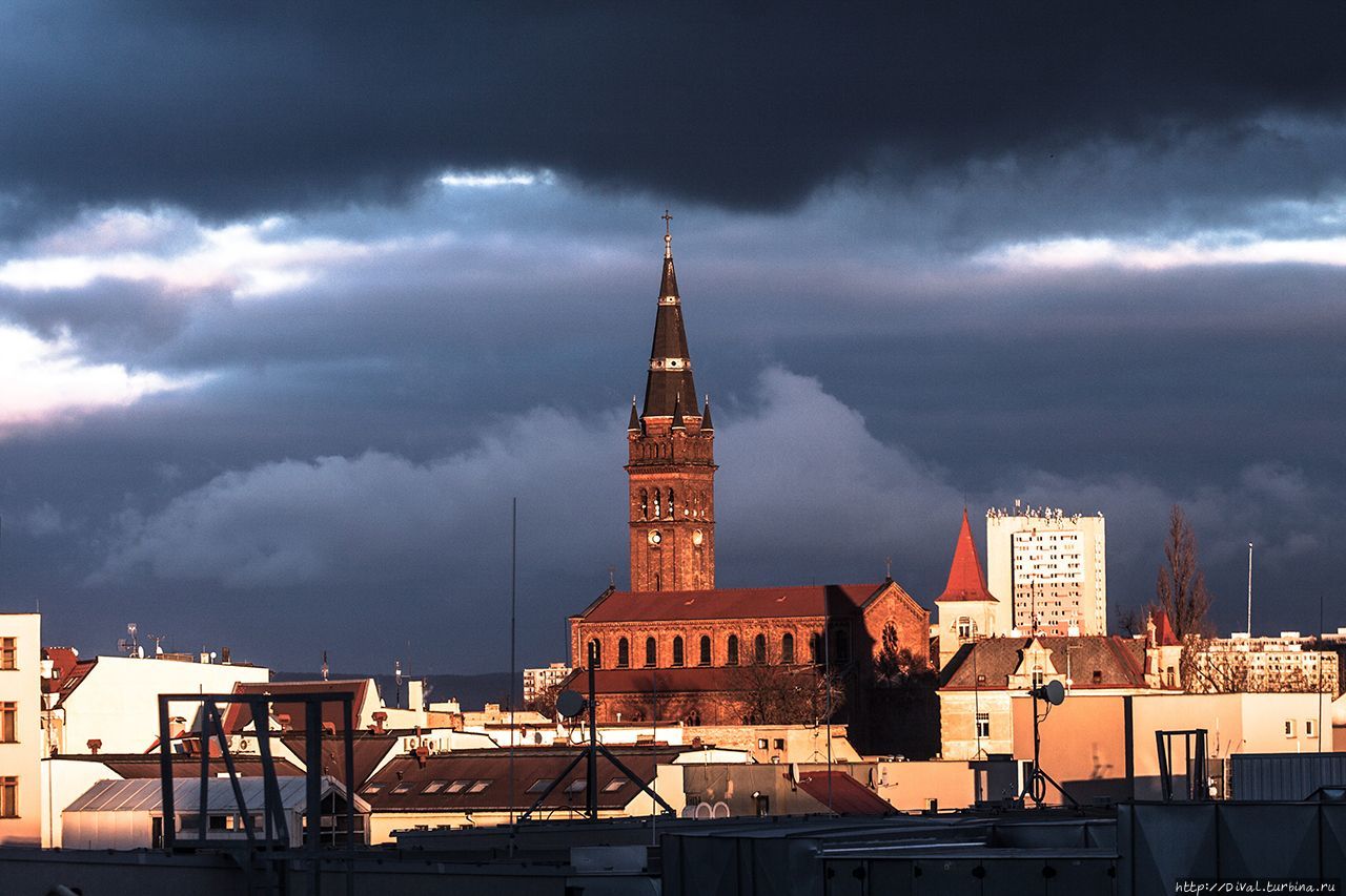 Тучи с гор накрыли город Теплице, Чехия