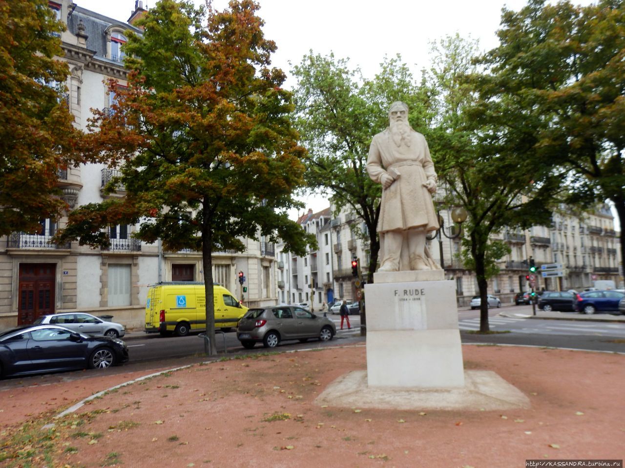 Сентябрь  на площади Франсуа Рюда  в Дижоне Дижон, Франция