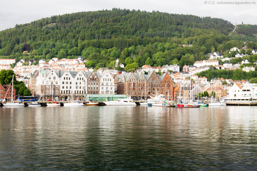 21. Море — главное украшение всякого морского города. Хотя погода так себе, но отражения, отражения... Берген, Норвегия
