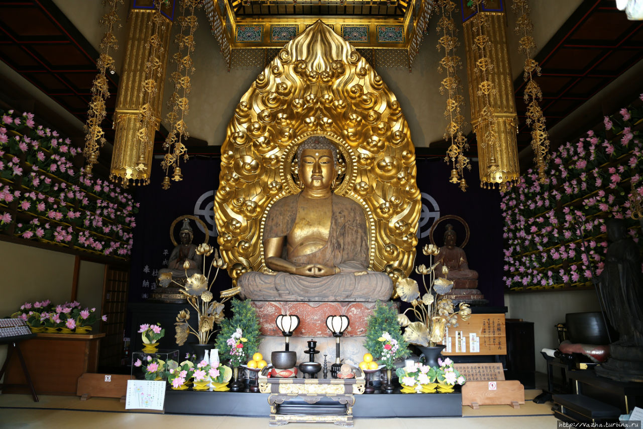 Будда Амида Ниорай,покровитель западного рая и учитель Каннон. Камакура, Япония