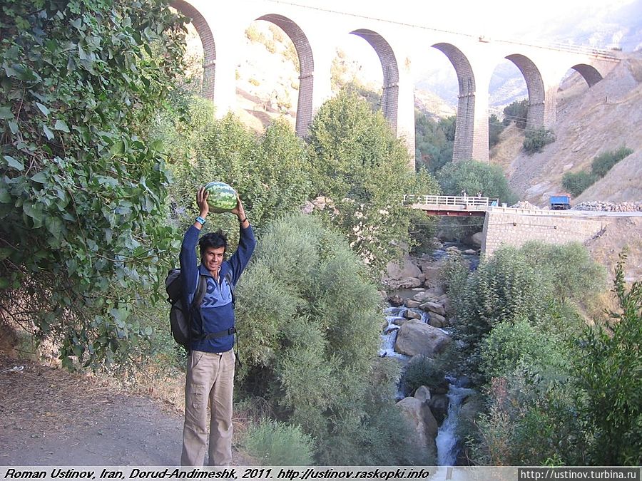 за спиной — ж.д. мост с Арками Провинция Хузестан, Иран