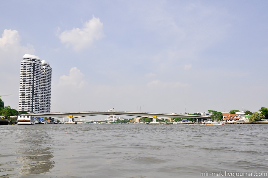 Ну а здесь уже все как в современном мегаполисе – мосты и небоскребы. Бангкок, Таиланд