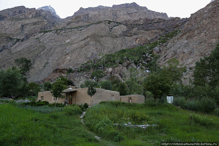 Первый дом, соседи Новруза. Горно-Бадахшанская область, Таджикистан