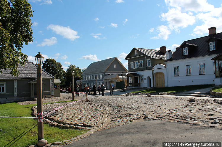 Улица старого Изборска.