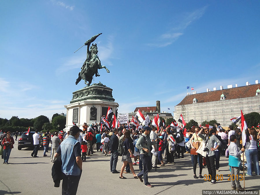 Воскресный день на площади Хельденплатц Вена, Австрия