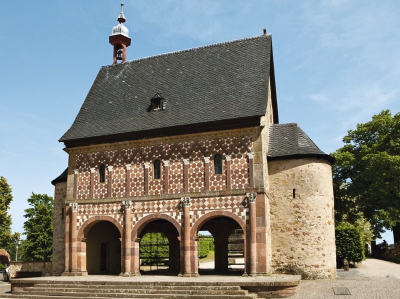 Монастырь и надвратная капелла в городе Лорш / Lorsch Abbey