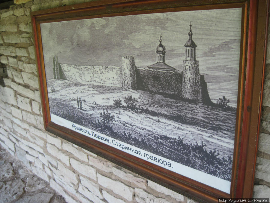 Каждый из плакатов посвящен истории крепости Порхов