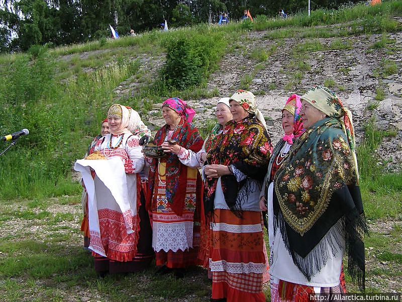 Все как полагается дорогим гостям: хлеб-соль да песни Великий Устюг, Россия