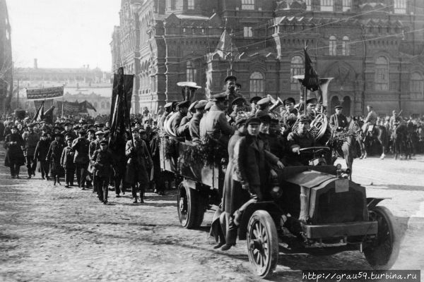 Первомайский парад на Красной площади в Москве в 1918 году. Фото: globallookpress.com Москва, Россия