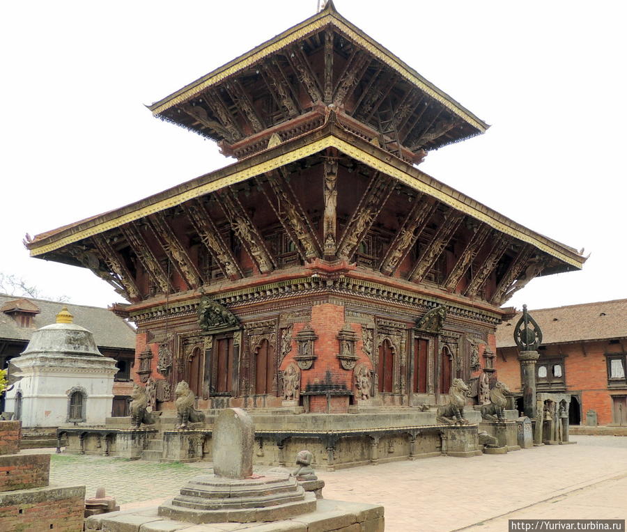 Индуистский храм в Чангу-Нараян Катманду, Непал