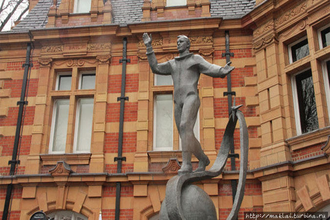 Памятник Ю.Гагарину. Из Интернета. Лондон, Великобритания