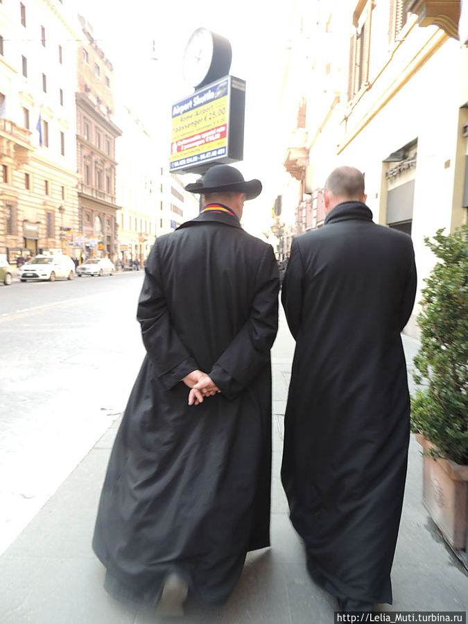 а идя за ними я прослушала целую лекцию....правда на английском Рим, Италия