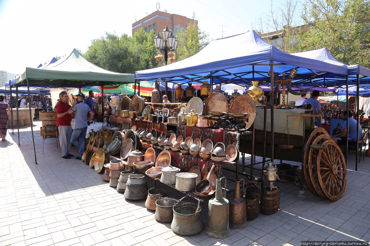 армения рынок вернисаж