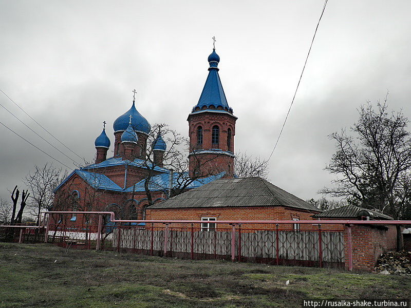 Голубые купола Недвиговского храма Недвиговка, Россия