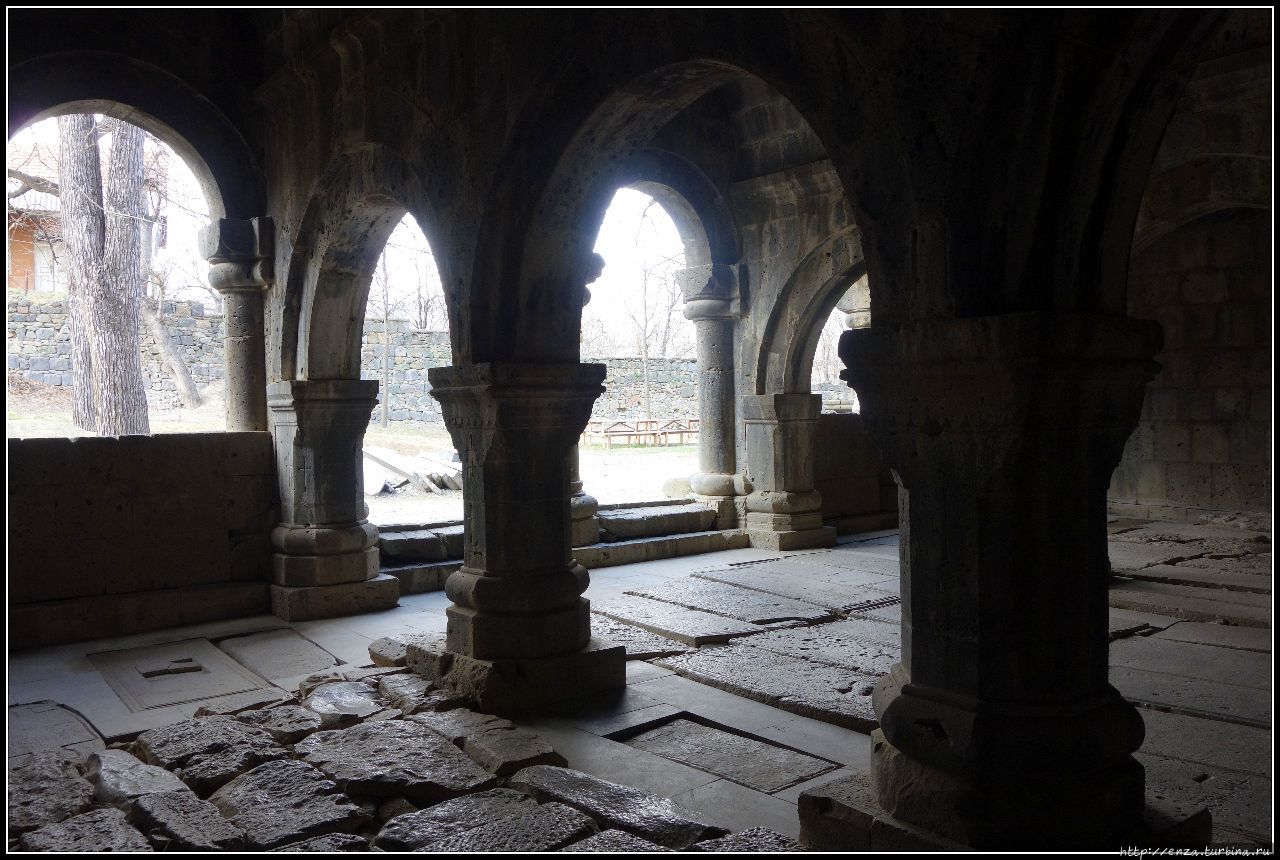 Армения. День 3. Санаин — тёмный замок христианского бога