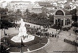 Парад перед национальным памятником погибшим в Великой войне. Из интернета