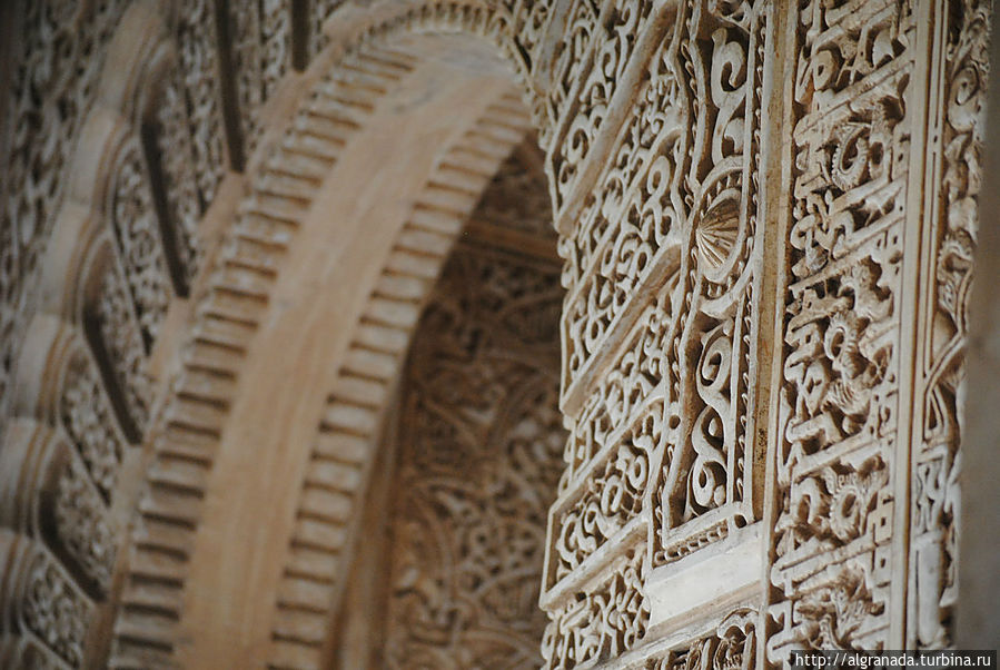Замысловатые узоры Альгамбры Гранада, Испания