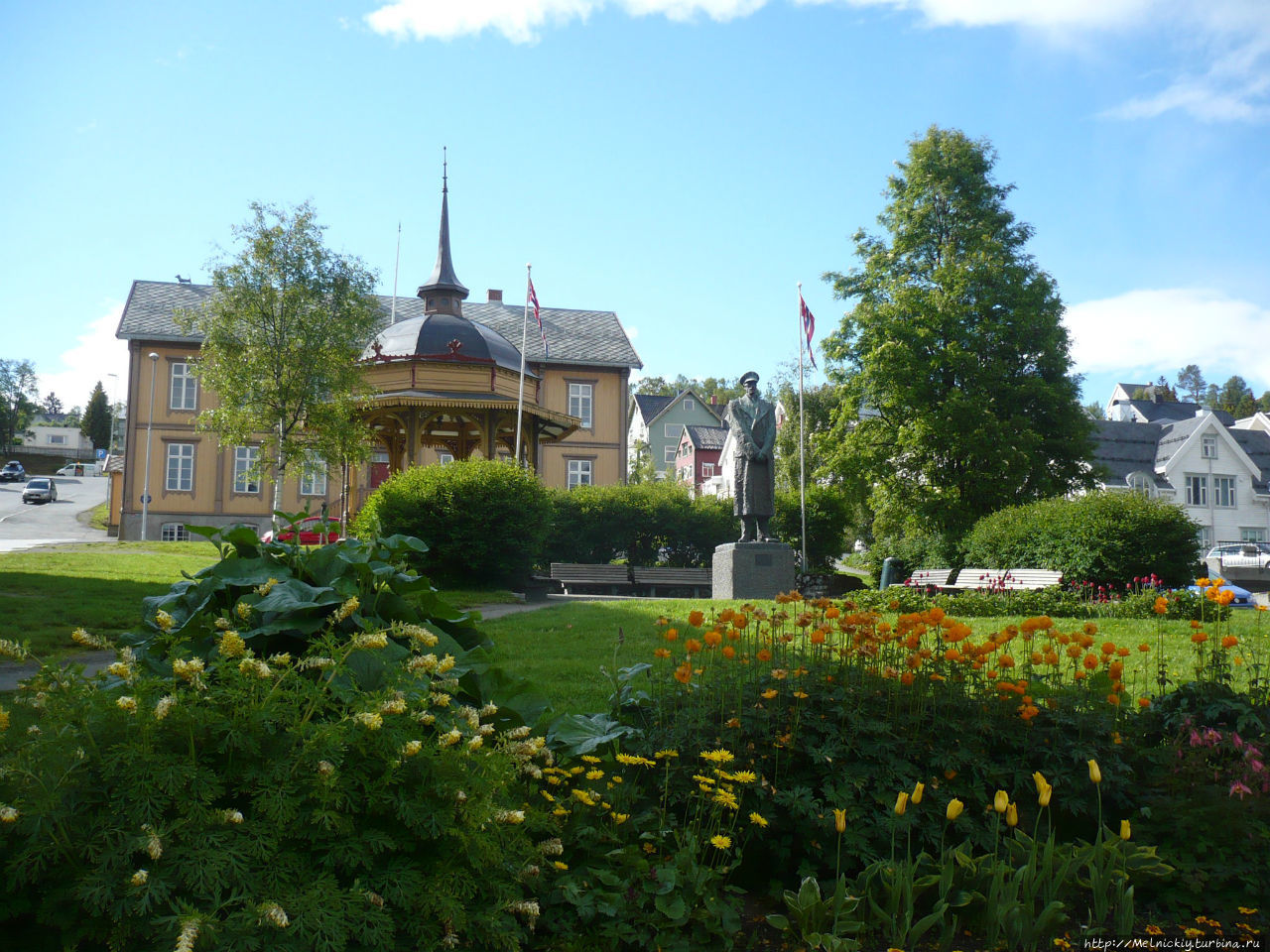 Памятник королю Хокону VII Тромсё, Норвегия
