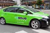 14. А вот такси зелёного цвета, ещё приятнее! Наверно, это такси двух разных фирм.