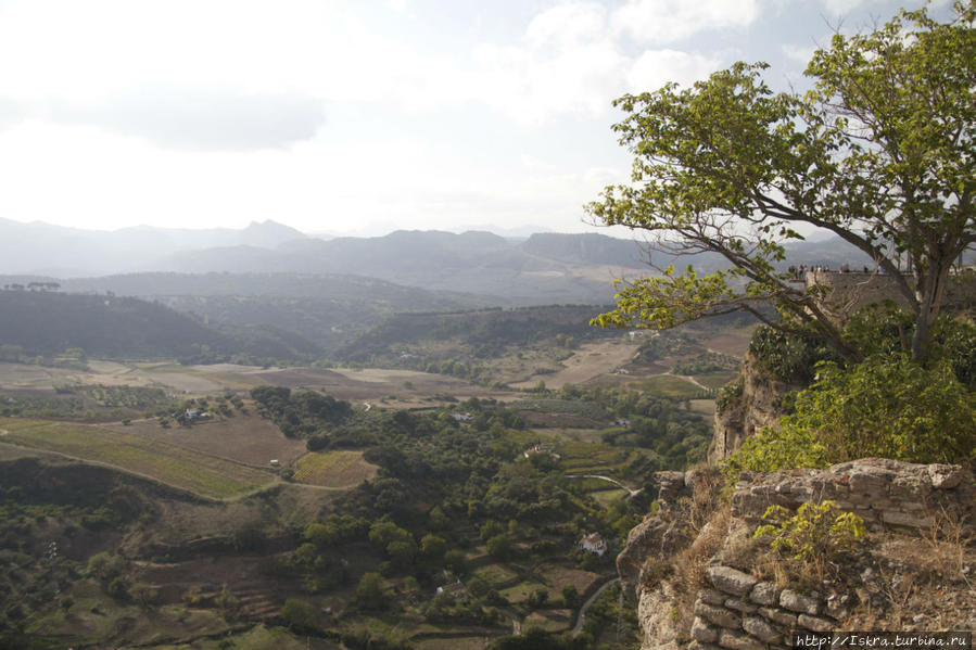 Вид на окружающие горы и долины Ронда, Испания