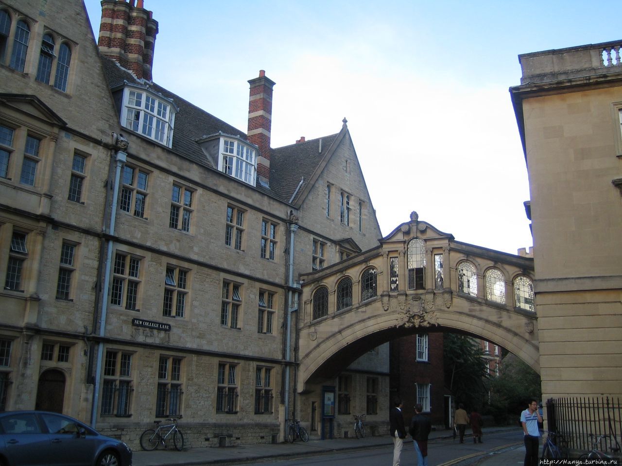 Оксфорд. Переход из здания в здание Хэртворт-колледжа по типу моста вздохов в Венеции Оксфорд, Великобритания