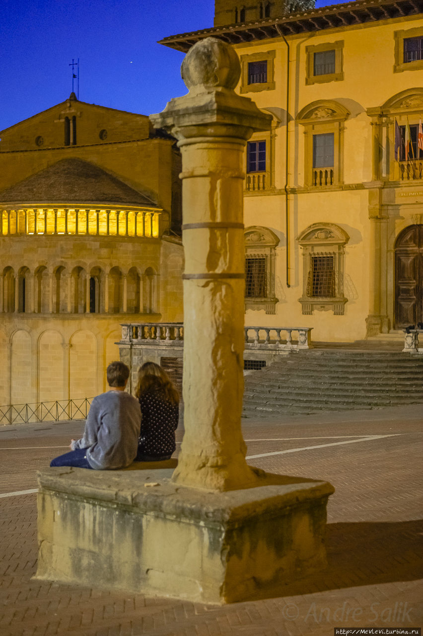 Улица, Тоскана, ночь Ареццо, Италия