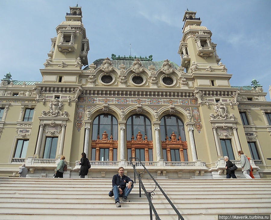 Опера Монте — Карло.
Она расположена в здании казино и была открыта в 1879 году.  Сара Бернар выступила на этой сцене первой. Монте-Карло, Монако