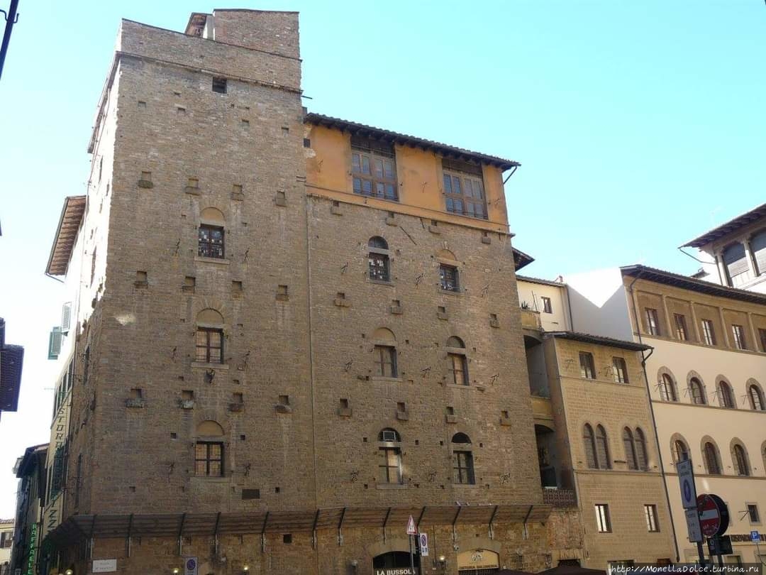 Дворец Торре Форези / La Torre dei Foresi