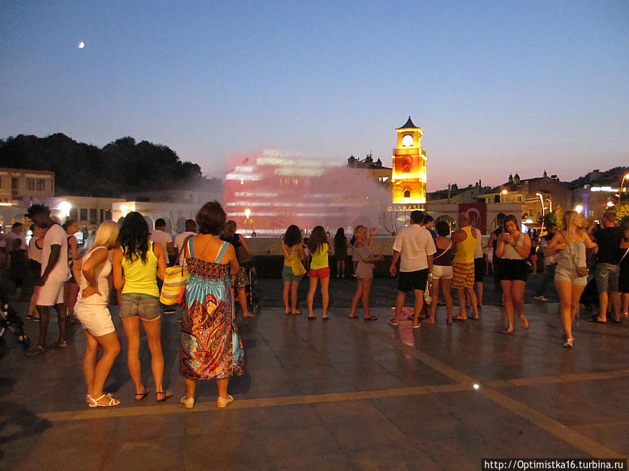 Красивое вечернее шоу в Мармарисе — Поющие фонтаны! Мармарис, Турция