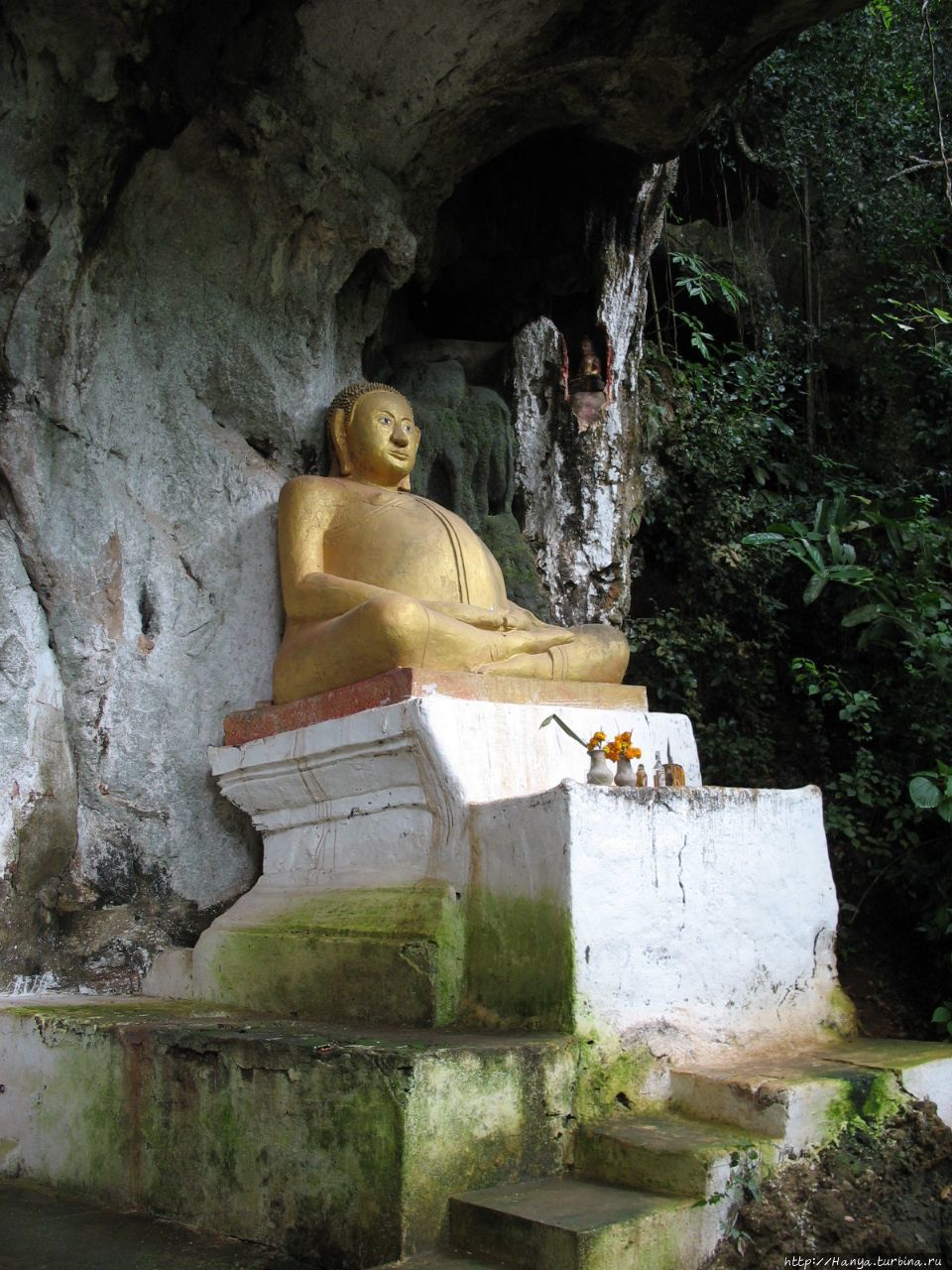 Вход в Верхнюю пещеру Пак-У Луанг-Прабанг, Лаос