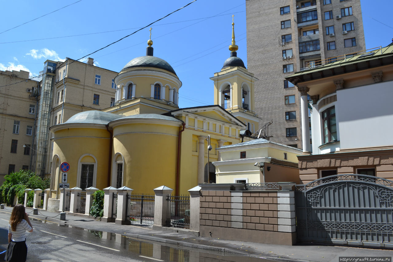 Храм Святителей Афанасия и Кирилла Москва, Россия