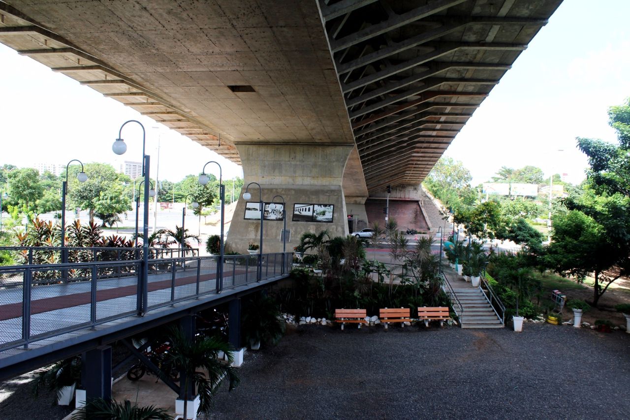 Уголок отдыха под мостом Терезина, Бразилия
