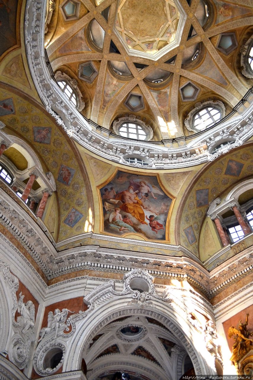 Церковь Сан-Лоренце Турин, Италия