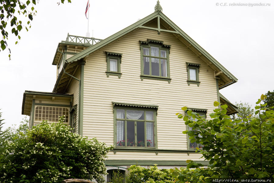 12.  Вид дома с правой стороны. Берген, Норвегия
