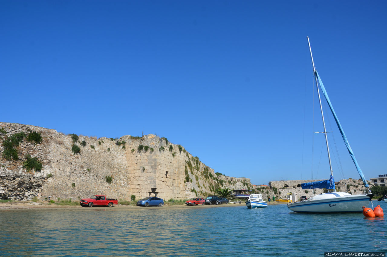 Метони. Вдоль стен крепости Метони, Греция