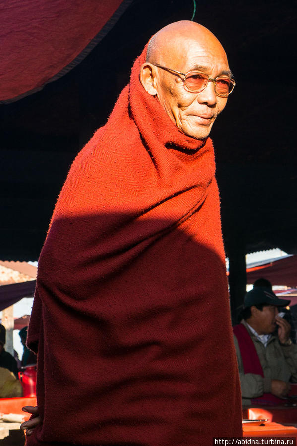 Монахов в Бирме можно встретить очень часто Озеро Инле, Мьянма