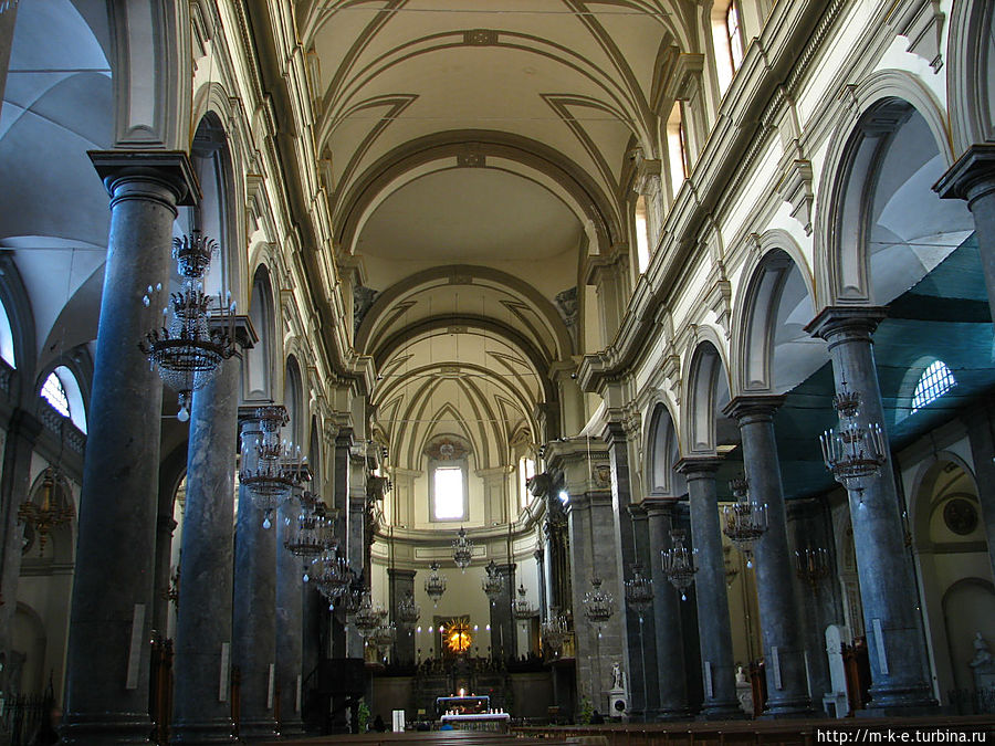 Площадь и церковь Святого Доминика Палермо, Италия