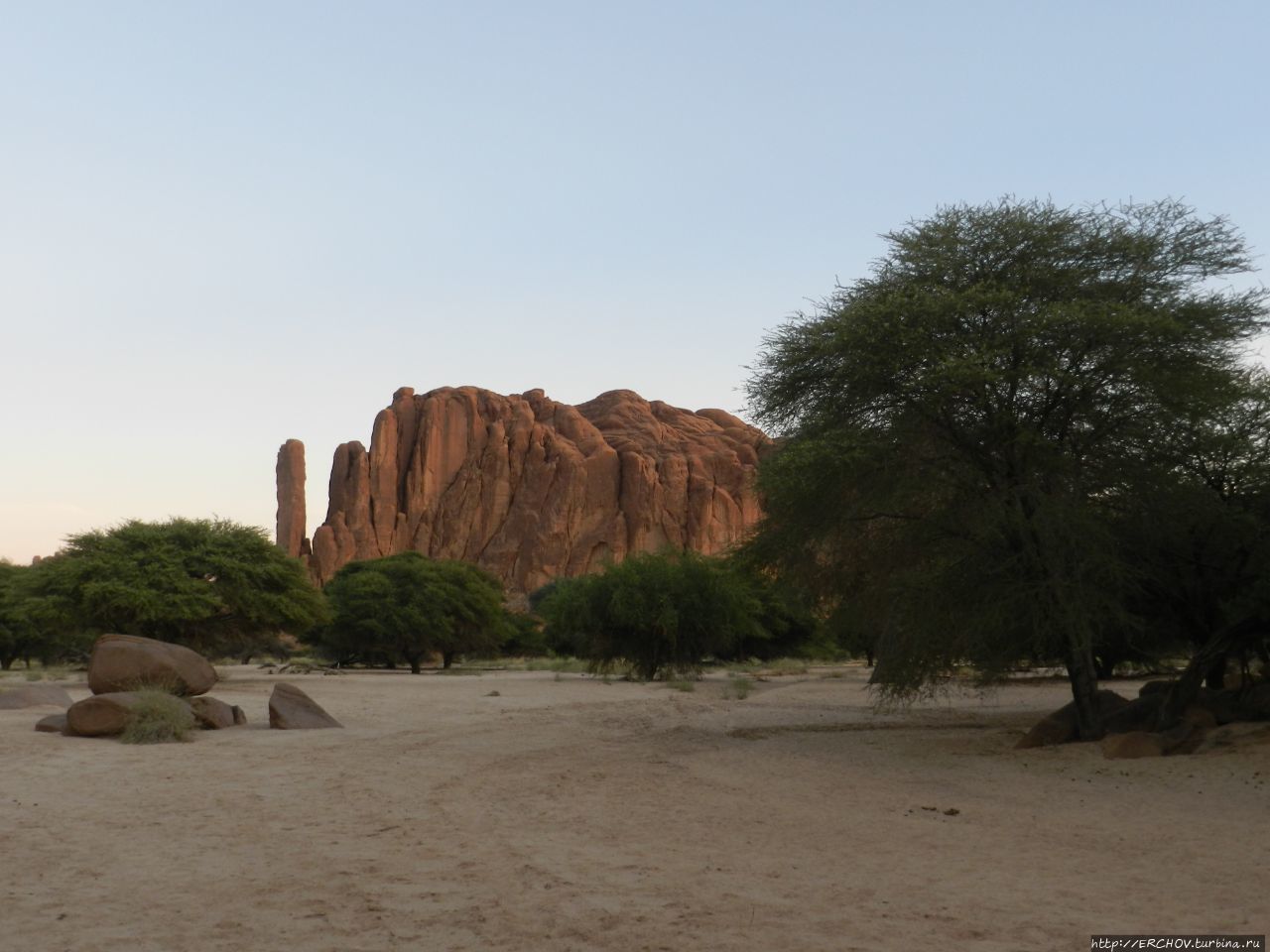 Чад. Ч-8. Гельта Башекале. Арки: Алоба и Слон. Пещера Теркей Горное плато Эннеди, Чад