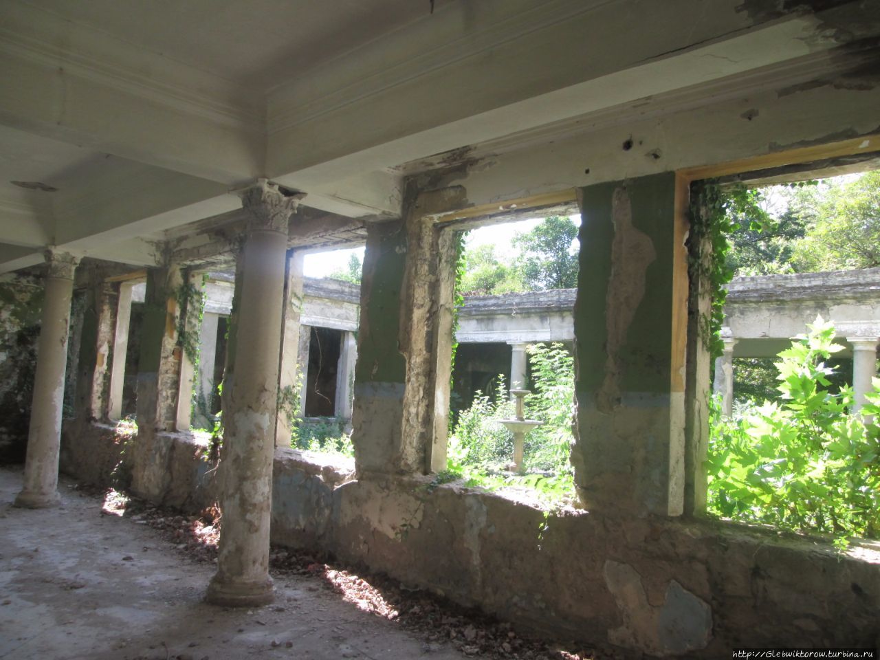 Остатки санатория и комплекса минеральных ванн Цхалтубо, Грузия